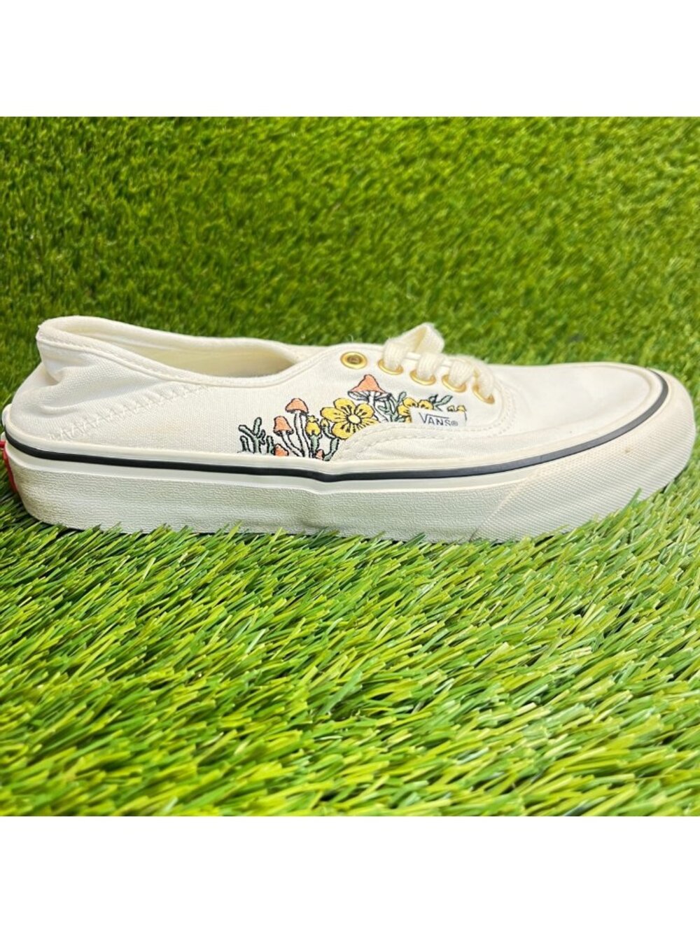 Vans Authentic SF Womens Size 8 Ivory Athletic Walking Skateboard Shoes Sneakers